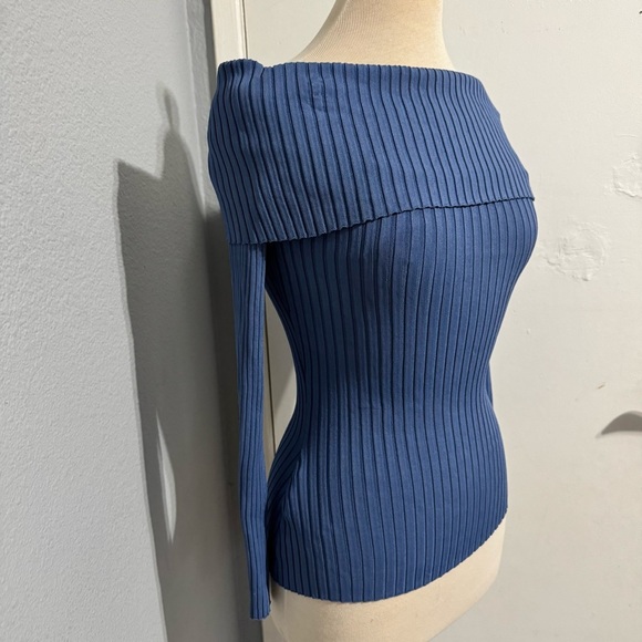 BCBGMaxAzria Blue Off-the-Shoulder Elegant Stretchy Sweater Size XXS - Picture 6 of 17